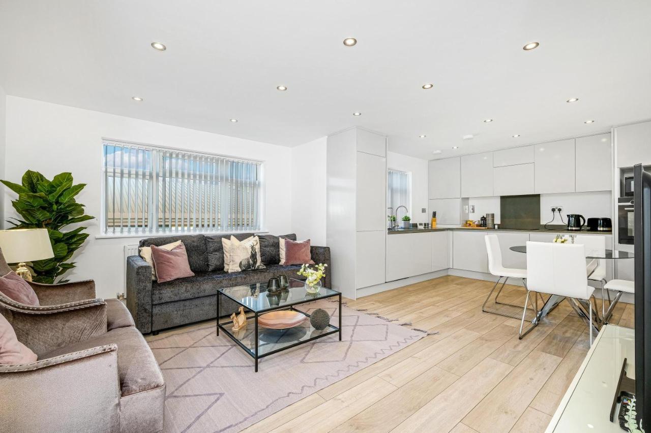 St Martins 2 Bedroom Apartments In Ruislip By 360 Stays Zewnętrze zdjęcie