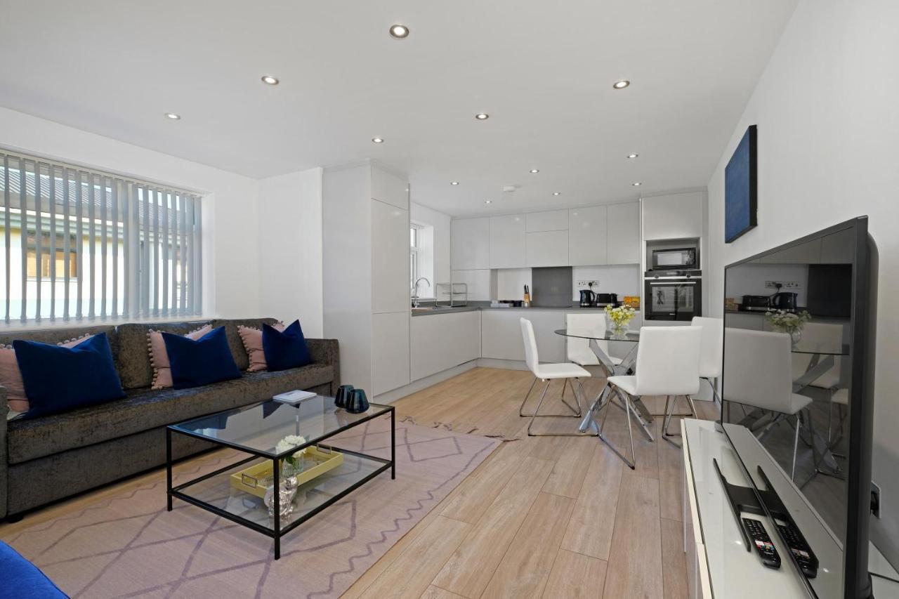 St Martins 2 Bedroom Apartments In Ruislip By 360 Stays Zewnętrze zdjęcie