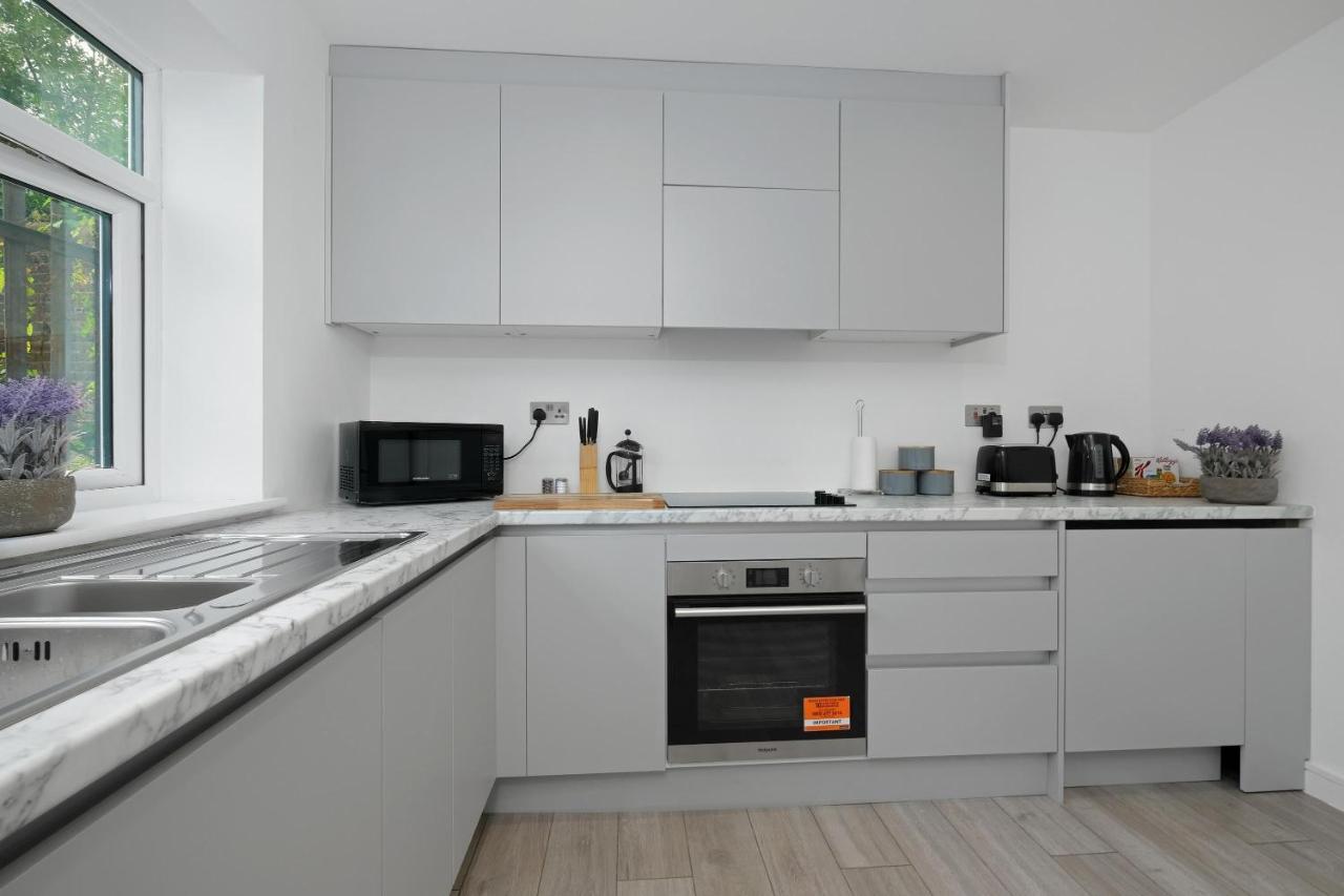 St Martins 2 Bedroom Apartments In Ruislip By 360 Stays Zewnętrze zdjęcie