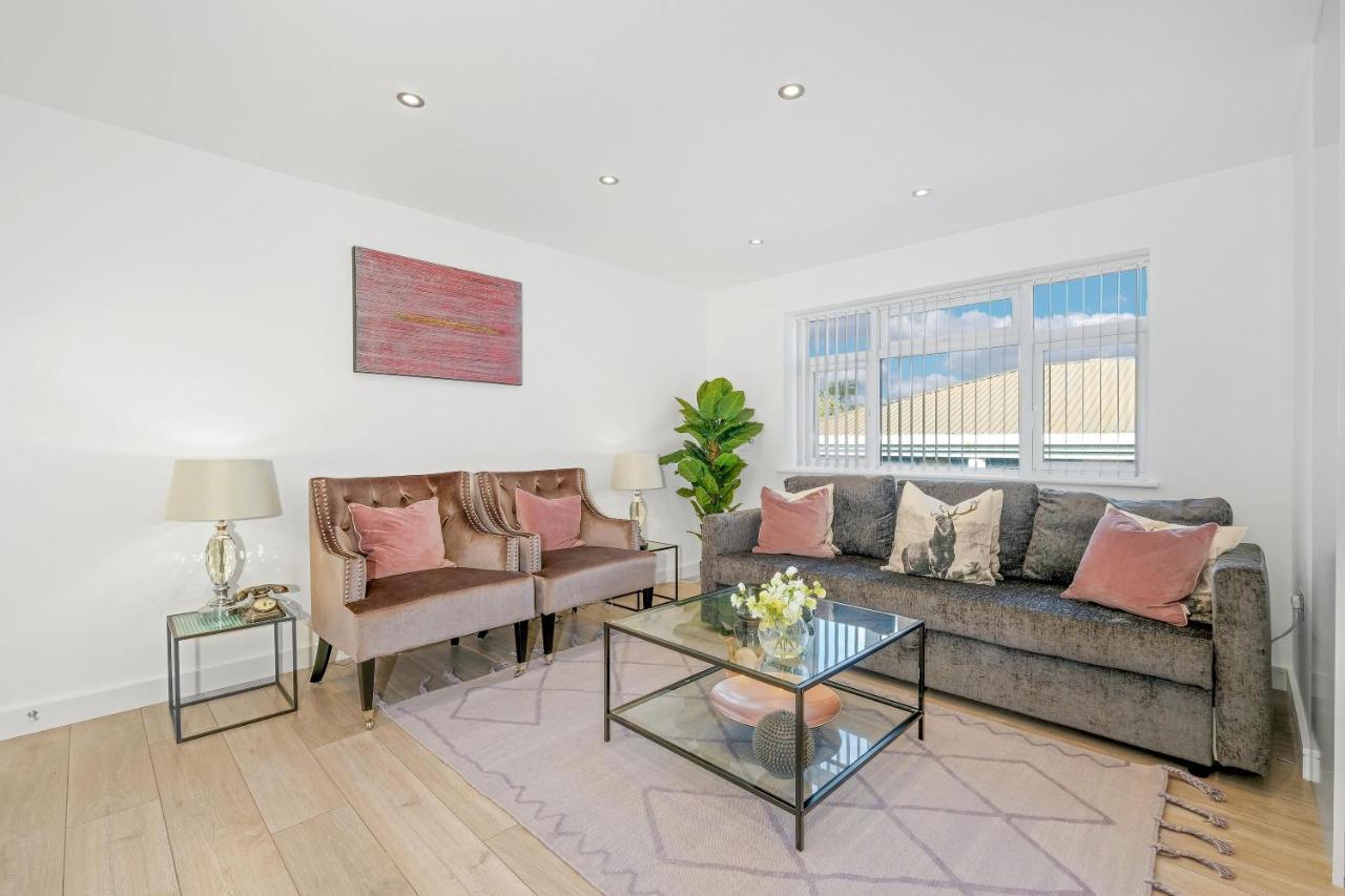 St Martins 2 Bedroom Apartments In Ruislip By 360 Stays Zewnętrze zdjęcie