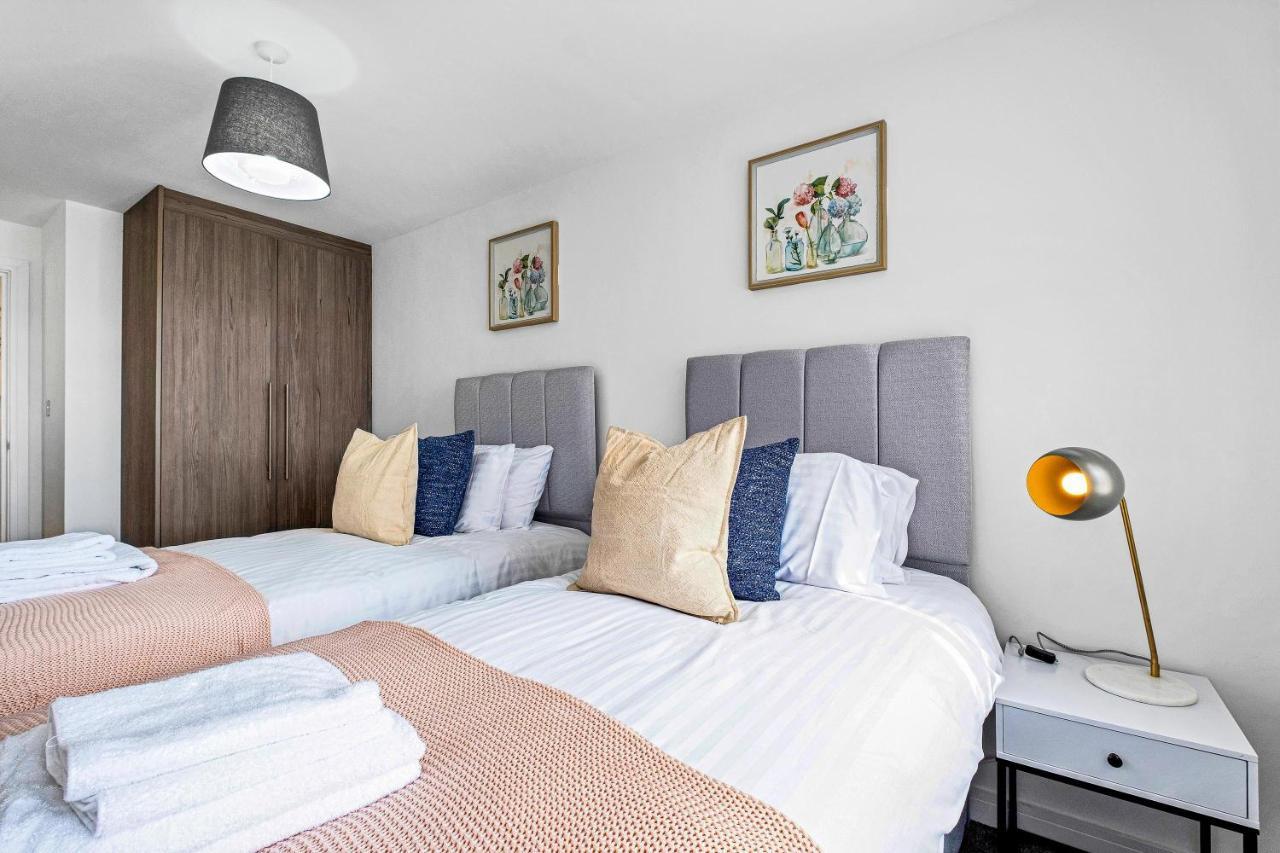St Martins 2 Bedroom Apartments In Ruislip By 360 Stays Zewnętrze zdjęcie