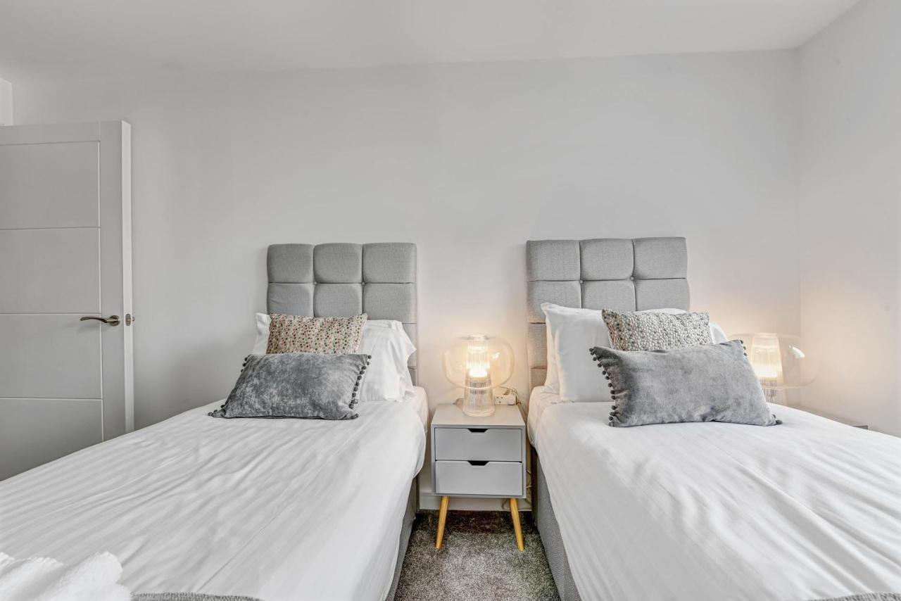 St Martins 2 Bedroom Apartments In Ruislip By 360 Stays Zewnętrze zdjęcie