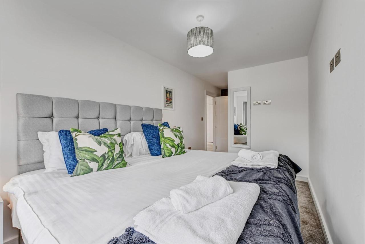 St Martins 2 Bedroom Apartments In Ruislip By 360 Stays Zewnętrze zdjęcie