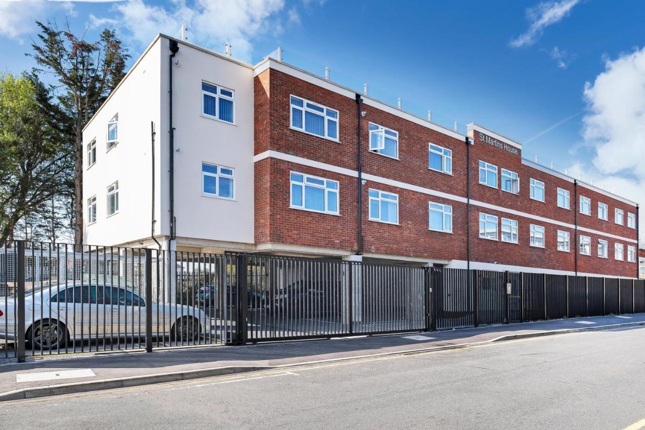 St Martins 2 Bedroom Apartments In Ruislip By 360 Stays Zewnętrze zdjęcie