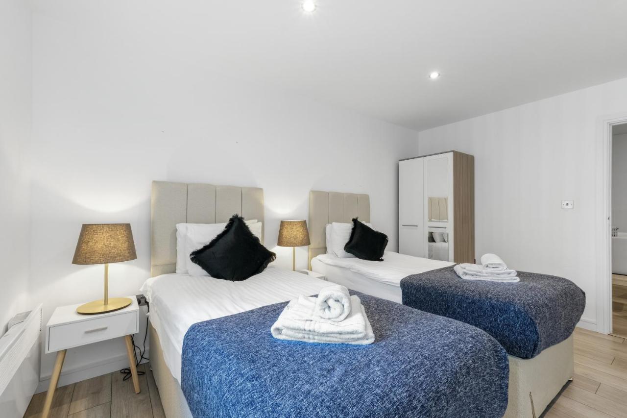 St Martins 2 Bedroom Apartments In Ruislip By 360 Stays Zewnętrze zdjęcie