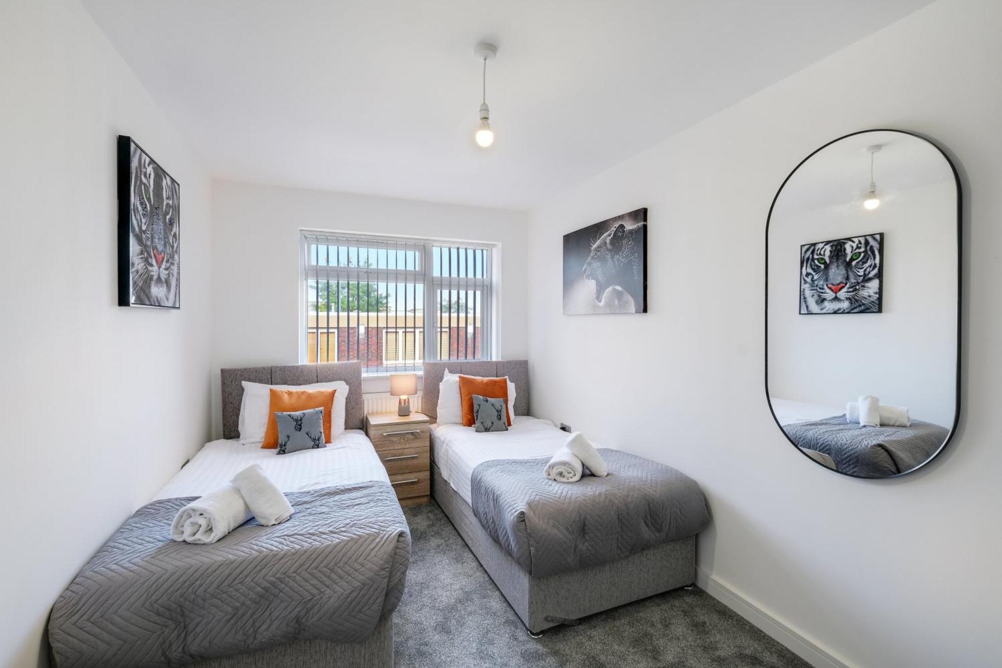 St Martins 2 Bedroom Apartments In Ruislip By 360 Stays Zewnętrze zdjęcie