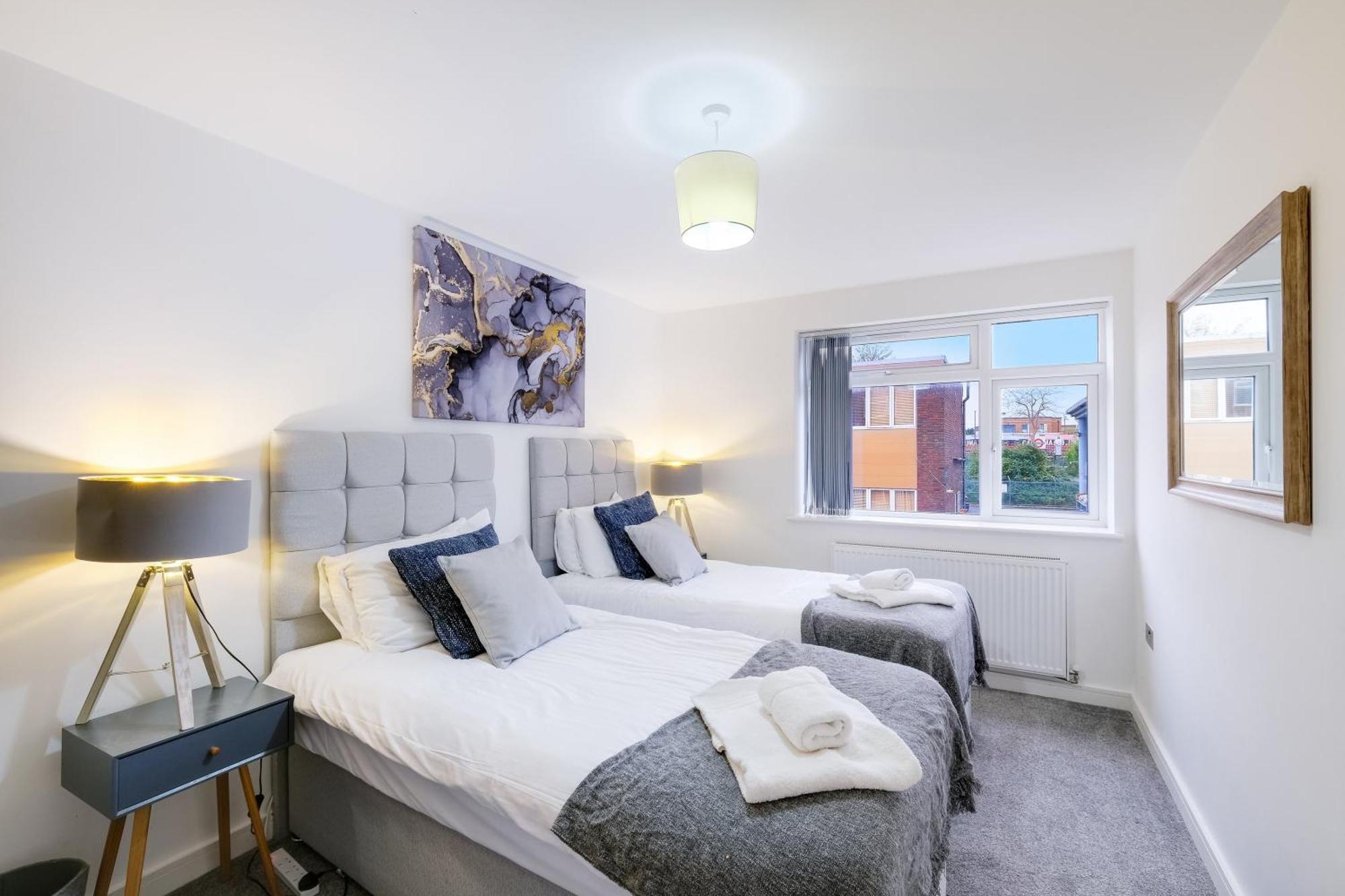 St Martins 2 Bedroom Apartments In Ruislip By 360 Stays Zewnętrze zdjęcie